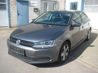 Gebraucht VW Jetta 105 PS (77 kW) 2011 Grau Limousine