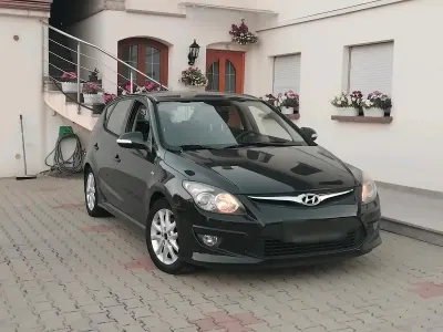 Gebraucht Hyundai i30 Sport 116 PS (85 kW) 2010 Schwarz Kleinwagen