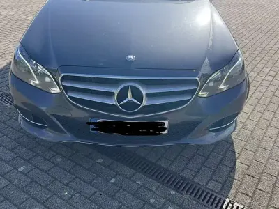 Gebraucht Mercedes E220 Avantgarde 170 PS (125 kW) 2015 Grau Kombi