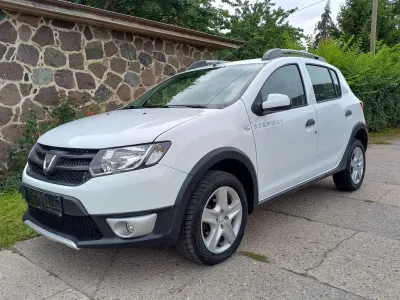 Gebraucht Dacia Sandero Stepway 90 PS (66 kW) 2015 Weiß Limousine