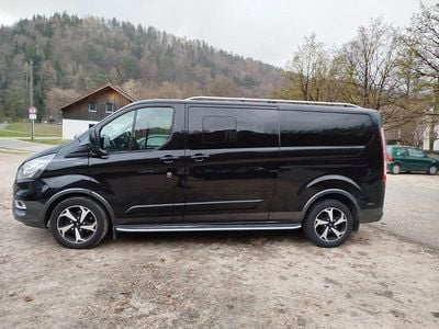 Gebraucht Ford Tourneo 170 PS (125 kW) 2023 Schwarz Van / Kleinbus
