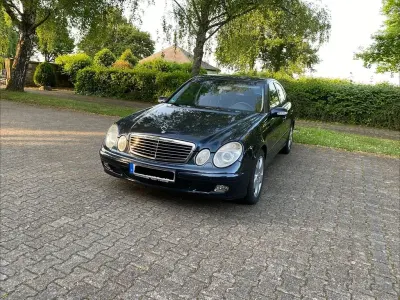 Gebraucht Mercedes E220 Avantgarde 150 PS (110 kW) 2004 Schwarz Limousine