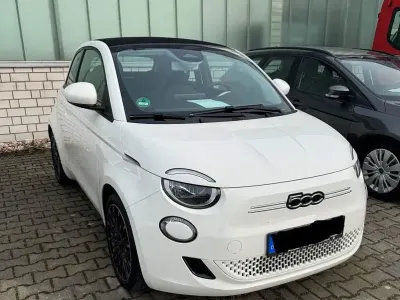 Begagnad Fiat 500e La Prima 86 kW (118 HK) 2022 Vit Cab