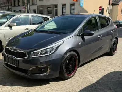 Gebraucht Kia Ceed DREAM-TEAM Edition 135 PS (99 kW) 2015 Grau Kleinwagen