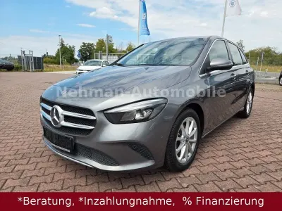 Gebraucht Mercedes B180 116 PS (85 kW) 2019 Grau Kleinwagen