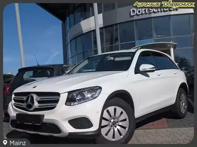 Używany Mercedes GLC250 204 KM (150 kW) 2017 Biały SUV