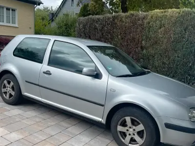 Gebraucht VW Golf IV 75 PS (55 kW) 2001 Silber Kleinwagen