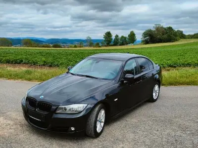 Gebraucht BMW 320 Sport Line 184 PS (135 kW) 2011 Schwarz Limousine