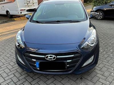 Gebraucht Hyundai i30 101 PS (74 kW) 2016 Blau Limousine
