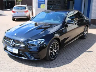 Gebraucht Mercedes E300 AMG 306 PS (225 kW) 2022 Schwarz Limousine
