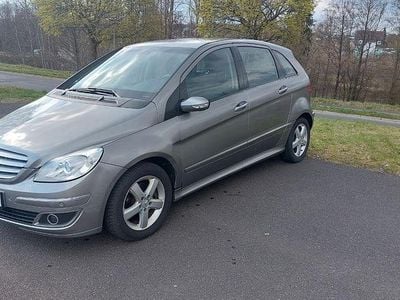 Usado Mercedes B200 140 HP (102 kW) 2006 Cinzento Monovolume