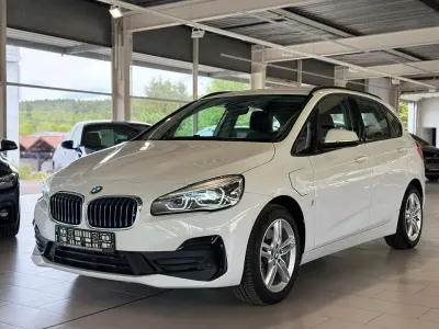 Gebraucht BMW 225 Active Tourer Advantage 233 PS (171 kW) 2018 Weiß Van / Kleinbus