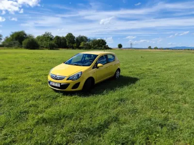 Gebraucht Opel Corsa Edition 87 PS (63 kW) 2014 Gelb Kleinwagen