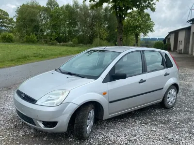 Gebraucht Ford Fiesta 69 PS (50 kW) 2004 Silber Kleinwagen