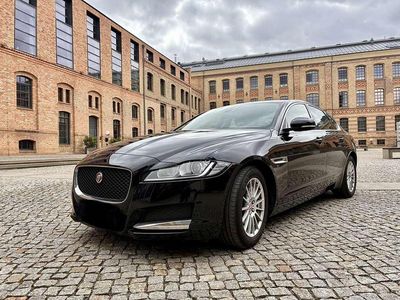 Second-hand Jaguar XF Pure 163 CP (119 kW) 2018 Negru Berlinǎ
