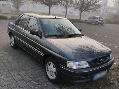 Occasion Ford Escort 60 PK (44 kW) 1993 Andere farben Sedan