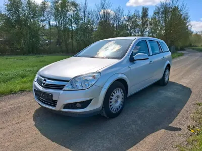 Gebraucht Opel Astra 90 PS (66 kW) 2009 Silber Kombi