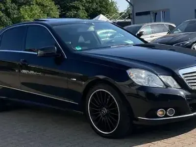 Gebraucht Mercedes E250 Elegance 204 PS (150 kW) 2011 Schwarz Limousine