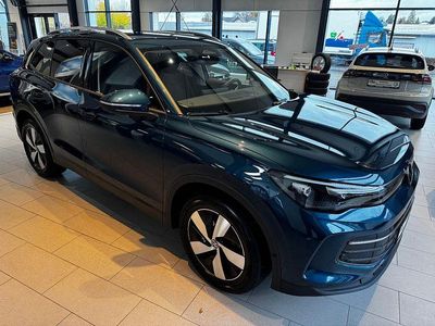 Blau Gebraucht 2024 VW Tiguan Life SUV | 38.900 € (Etwas zu teuer)