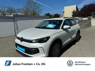 Gebraucht VW Tiguan Life 150 PS (110 kW) 2024 Oryxweiß perleffekt (metallic) SUV