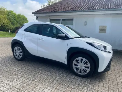 Gebraucht Toyota Aygo Play 72 PS (52 kW) 2022 Super white 2 Kleinwagen