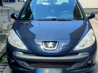 Gebraucht Peugeot 206+ 60 PS (44 kW) 2009 Blau Kleinwagen