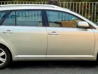 Brugt Toyota Avensis T2 147 HK (108 kW) 2006 Sølv Stationcar