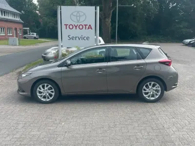 Gebraucht Toyota Auris Comfort 116 PS (85 kW) 2017 Silber Kleinwagen