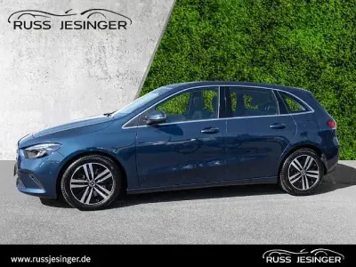 Używany Mercedes B250 Progressive 224 KM (164 kW) 2022 Niebieski Minivan
