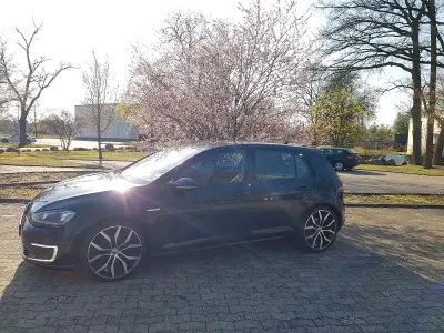 Gebraucht VW e-Golf 84 kW (115 PS) 2014 Schwarz Kleinwagen