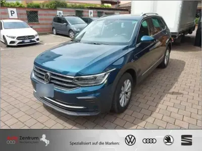 Gebraucht VW Tiguan Life 245 PS (180 kW) 2022 Blau SUV