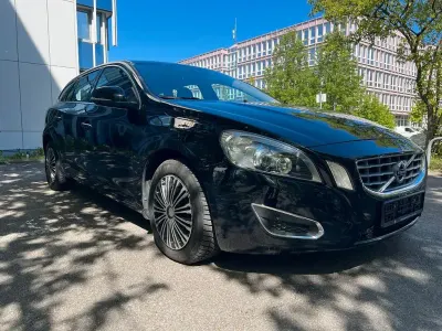 Używany Volvo V60 Summum 215 KM (158 kW) 2012 Czarny Kombi