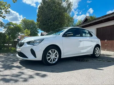 Używany Opel Corsa-e Edition 100 kW (136 KM) 2022 Biały Hatchback