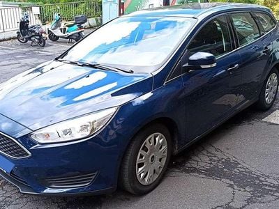 Gebraucht Ford Focus Trend 101 PS (74 kW) 2015 Blau Kombi