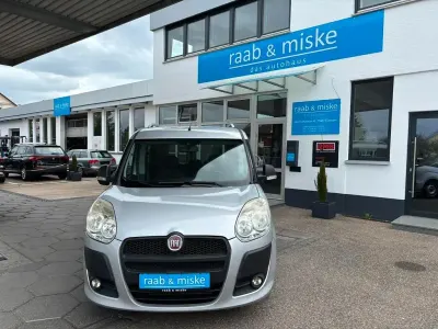 Gebraucht Fiat Doblò 105 PS (77 kW) 2014 Silber Van / Kleinbus