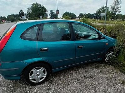 Nissan Almera Tino