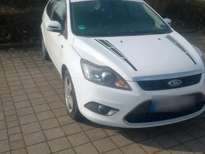Gebraucht Ford Focus 143 PS (105 kW) 2009 Weiß Kleinwagen