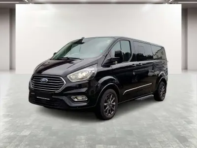 Gebraucht Ford Transit Tourneo 131 PS (96 kW) 2021 Obsidianschwarz metallic Van / Kleinbus