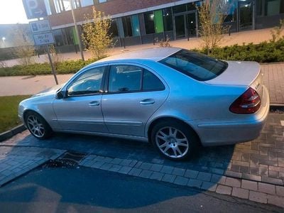 Second-hand Mercedes E200 122 CP (89 kW) 2003 Argintiu Berlinǎ
