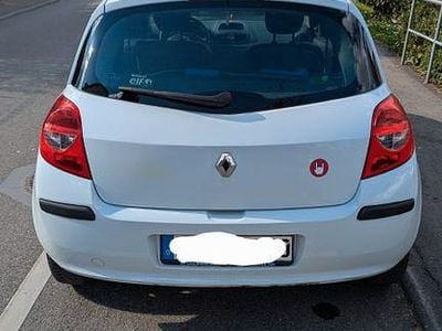 Begagnad Renault Clio II Expression 75 HK (55 kW) 2009 Vit Sedan