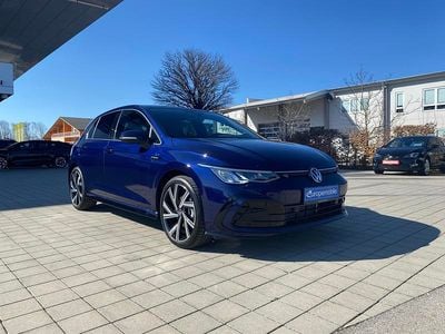 Gebraucht VW Golf VIII R-line 150 PS (110 kW) 2022 Atlantic blue metallic/braun Limousine