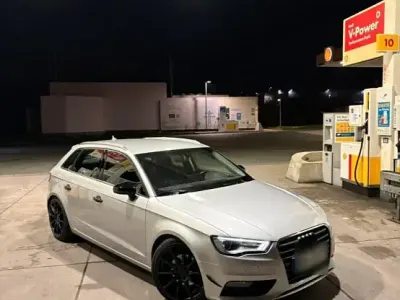 Gebraucht Audi A3 Sportback Ambiente 122 PS (89 kW) 2014 Silber Kleinwagen