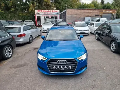 Gebraucht Audi A3 Sport 116 PS (85 kW) 2019 Blau Limousine