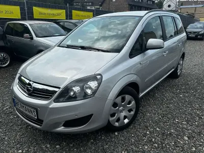 Gebraucht Opel Zafira Family 120 PS (88 kW) 2014 Argon silber/ice silver (m2) Van / Kleinbus