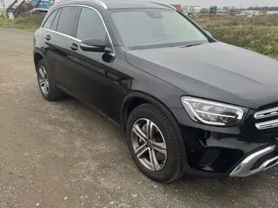 Gebraucht Mercedes GLC300e 194 PS (142 kW) 2021 Schwarz SUV