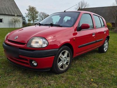 Second-hand Renault Clio II 90 CP (66 kW) 1999 Roșu Berlinǎ