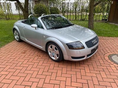Second-hand Audi TT Roadster Sport 224 CP (164 kW) 1999 Argintiu Cabrio
