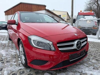 Gebraucht Mercedes A180 Urban 122 PS (89 kW) 2013 Rot Limousine