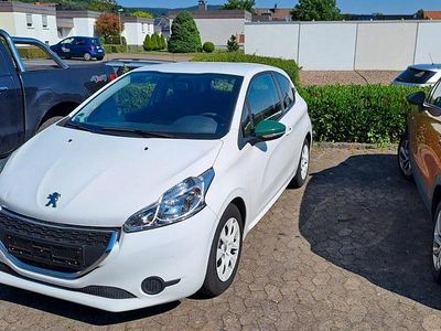 Gebraucht Peugeot 208 68 PS (50 kW) 2015 Weiß Kleinwagen