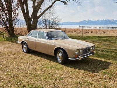 Honey beige Gebraucht 1971 Jaguar XJ6 Limousine | 24.900 €